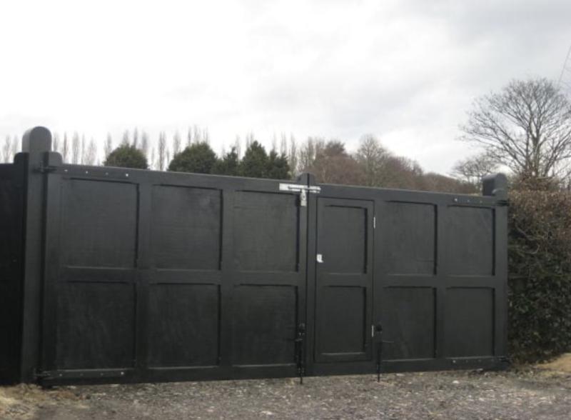 Sevenoaks Hardwood Gates (Straight and Curved Top)